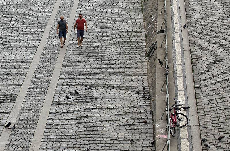 Železniční most, Vyšehrad a Rašínovo nábřeží.