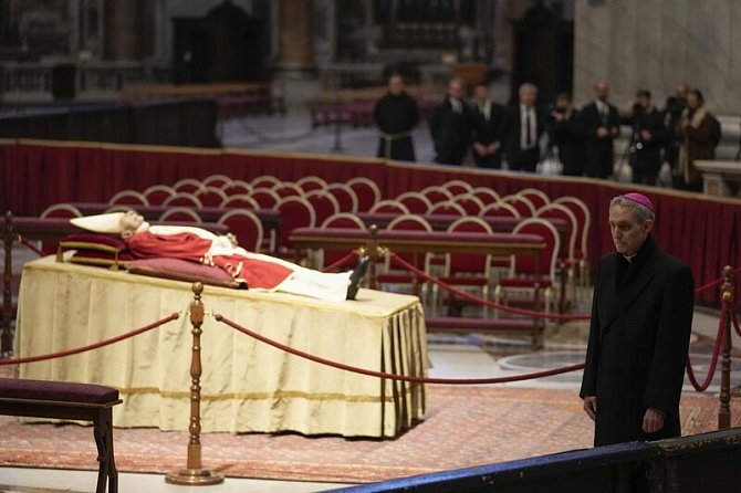 Bývalý papež Benedikt XVI. zemřel v poslední den loňského roku.