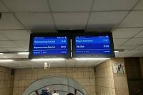 Pražský dopravní podnik (DPP) ve vestibulech pěti stanic metra spustil pilotní provoz zobrazování příjezdů nejbližších souprav.