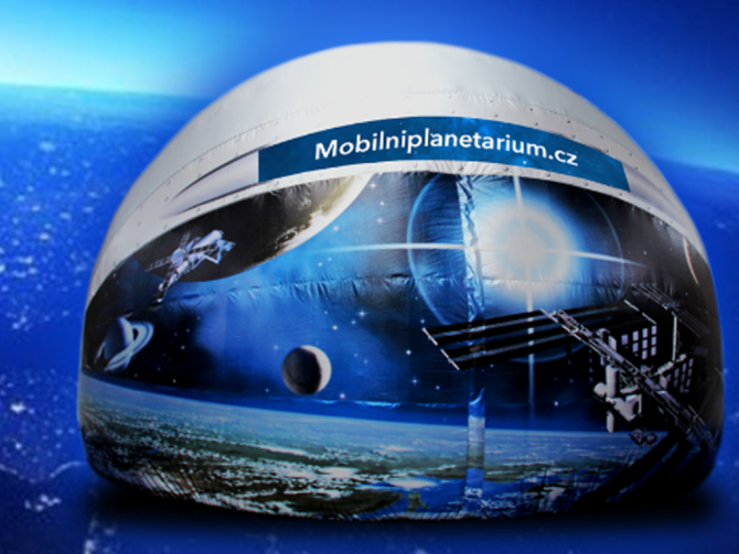 Mobilní planetárium metronome.