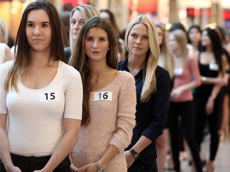 První z castingů 11. ročníku České Miss 2015 v OC Chodov 24. listopadu.