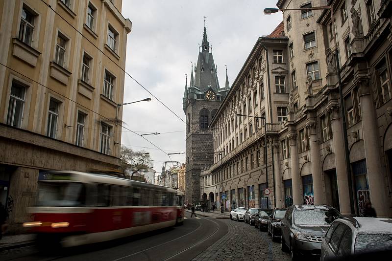 Budova bývalé banky IPB na pražském Senovážném náměstí 19. prosince.