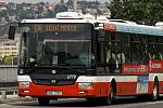 Autobusy a tramvaje v Praze.