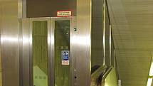 V pátek 11. února byl slavnostně spuštěn provoz výtahu ve stanici Háje na konečné trasy C.