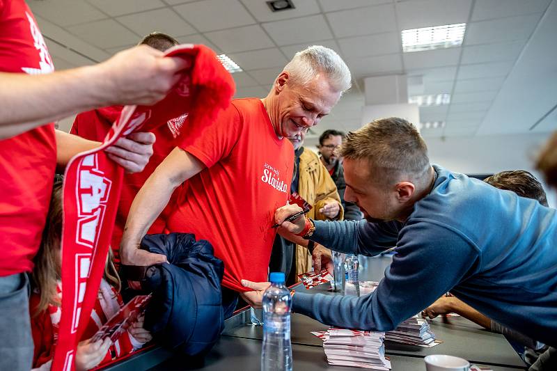 Fotbalový klub Slavia Praha pořádal pro své fanoušky akci Víkend otevřených dveří, při kterých mohli nakouknout do útrob stadionu, šaten i do klubového muzea.