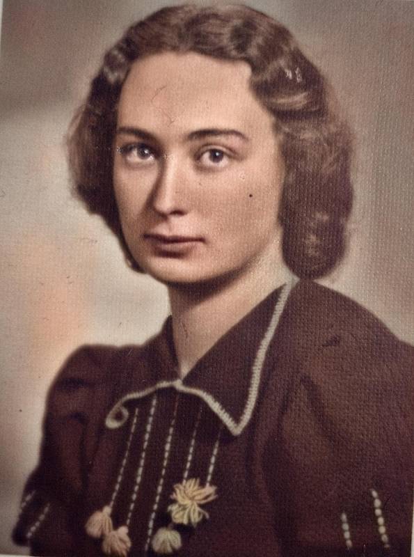 Jarmila Weinbergerová v tanečních v roce 1941.