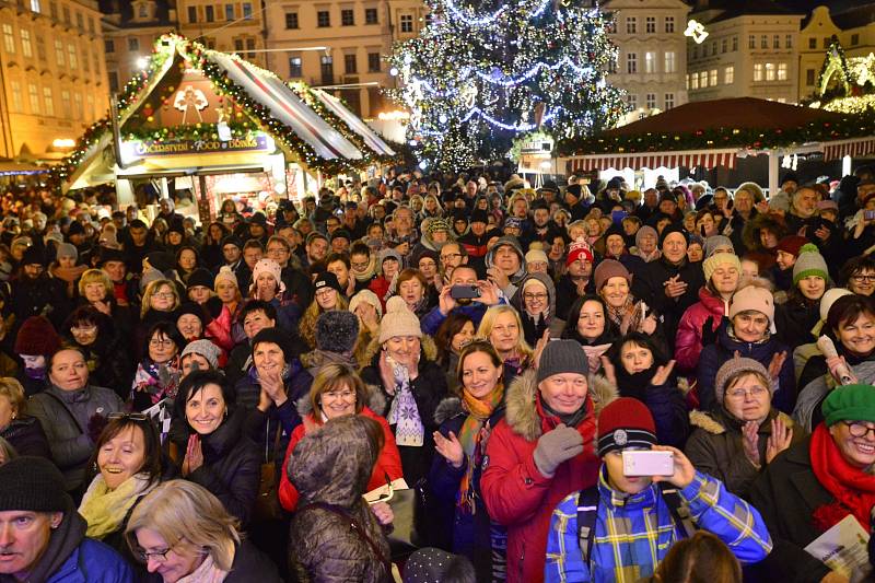 Akce Deníku s názvem Česko zpívá koledy se konala 11. prosince 2019 na Staroměstském náměstí v Praze.