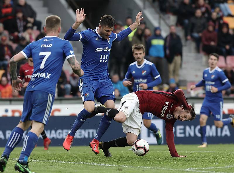 Zápas fotbalové Fortuna ligy  AC Sparta Praha - FC Baník Ostrava na Letné 4.května.