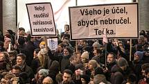 Tisíce lidí protestovaly 5. března na pražském Václavském náměstí proti zvolení Radka Ondráčka do kontrolní komise GIBS a proti premiérovi Babišovi.