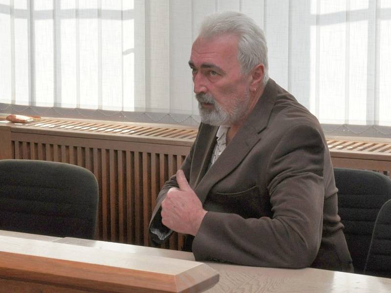 Zpřísnění trestu za vraždu bývalé manželky-alkoholičky pomocí metanolu se dočkal u Vrchního soudu v Praze na svobodě stíhaný 60letý Václav Valtera