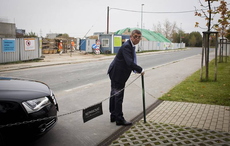 Andrej Babiš po příchodu do volebního sídla ANO, 11. října v Praze.