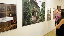 Nová výstava v pražské Galerii Deset ukazuje předměty a fotografie z vily Karla Čapka na Vinohradech.