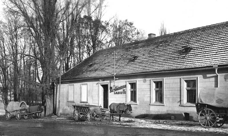 Restaurace u Labutě. Historie této krčské restaurace sahá až do 14. století.