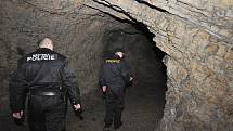 Policejní akce Wolfram se zaměřila na ubytovny i podzemní prostory bývalých ledáren v Braníku, Praha, 25.ledna 2013
