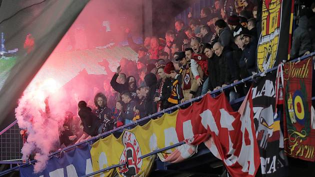 Zápas fotbalové Fortuna ligy mezi týmy AC Sparta Praha a FC Viktoria Plzeň na Letné.