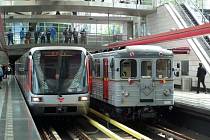 Čtyřicáté výročí pražského metra: cestující svezly historické soupravy a veřejnosti se otevřelo depo Kačerov.