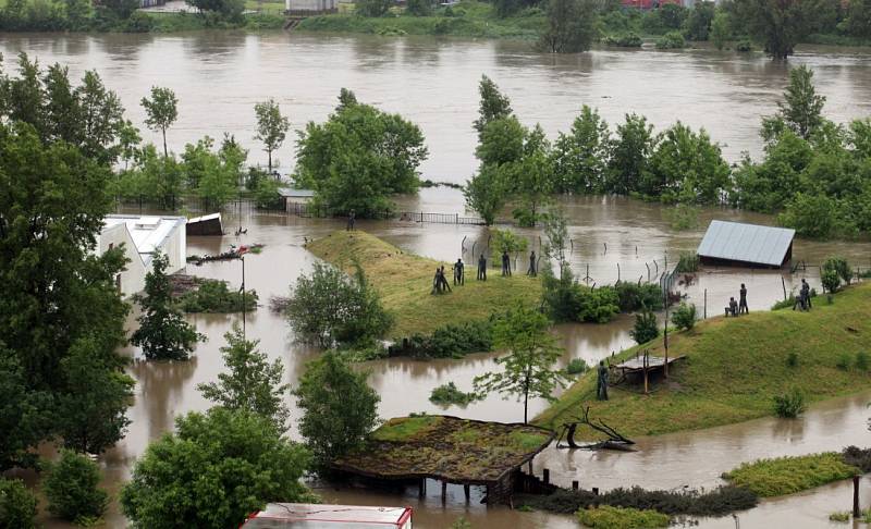 Povodně v Praze – Troji u Pražské zoo v pondělí 3. června. 