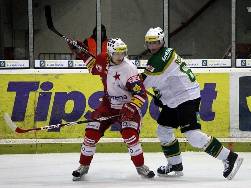 Druhé kolo playout v hokejové extralize:  HC Slavia Praha - HC Energie Karlovy Vary 2:4 (2:1, 0:1, 0:2).