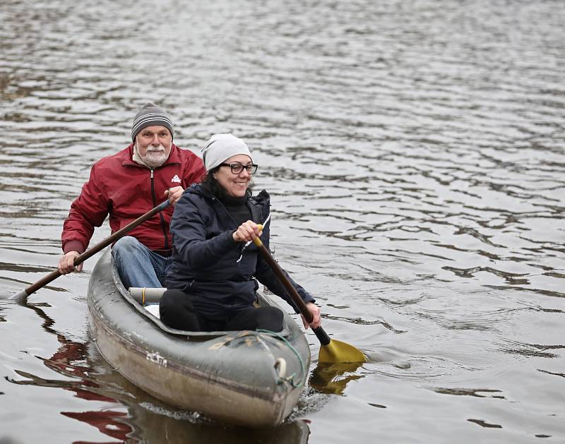 Svatojánské slavnosti NAVALIS 2019 na hladině Vltavy pod Karlovým mostem.