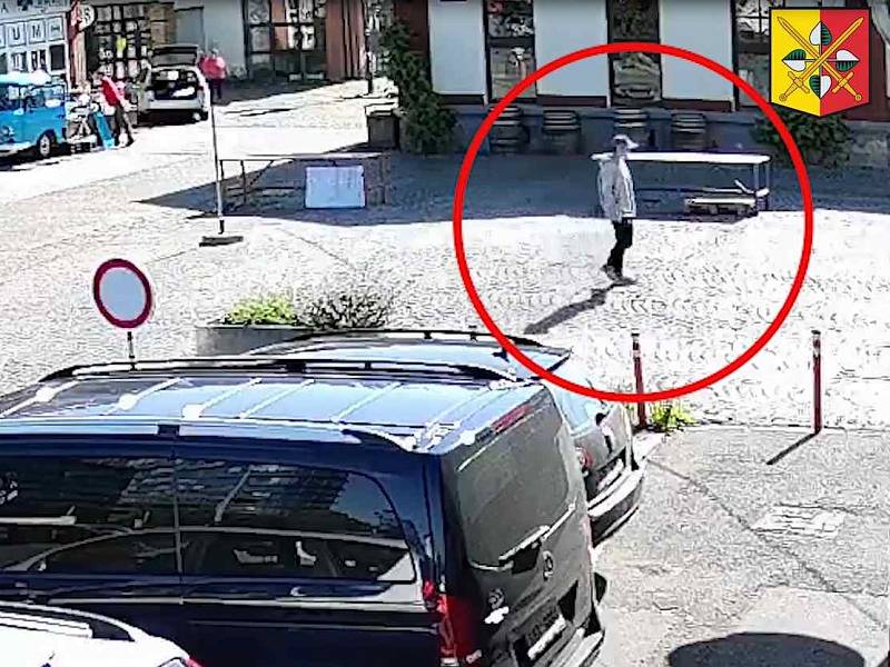 Loupež a vydíraní v Pražské tržnici. Policie hledá další poškozené a případné svědky tohoto incidentu.