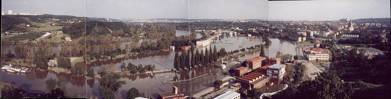 Povodně z roku 2002 v Praze. Snímky zachycují Ústření čistírnu odpadních vod v Bubenči.