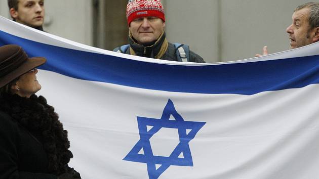 Lidé přišli vyjádřit odpor antisemitismu