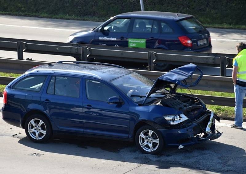 Dopravu na Pražském okruhu komplikovaly nehody.