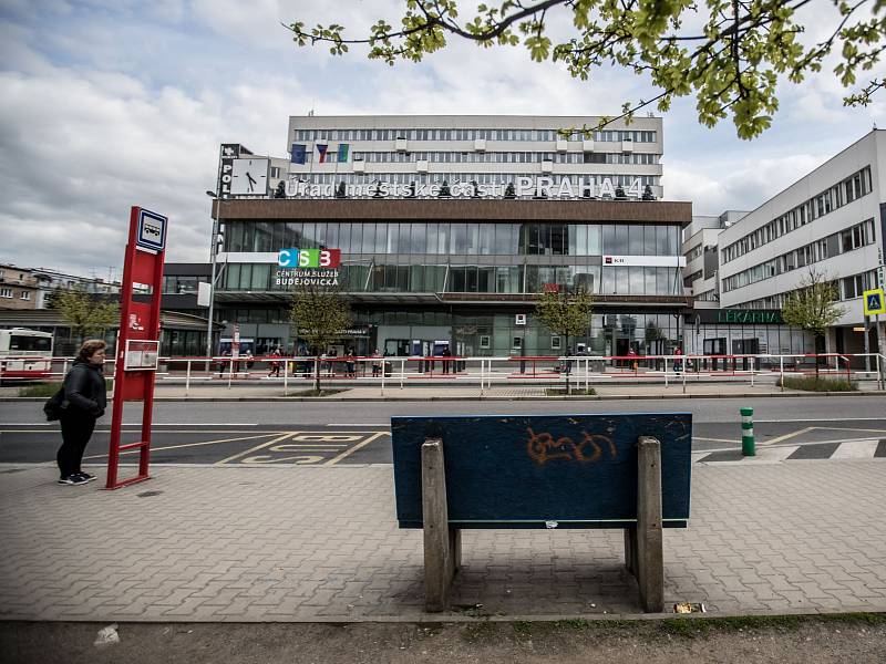 Úřad městské části Praha 4, Centrum služeb Budějovická a Poliklinika Budějovická na snímku z 11. dubna v Praze.