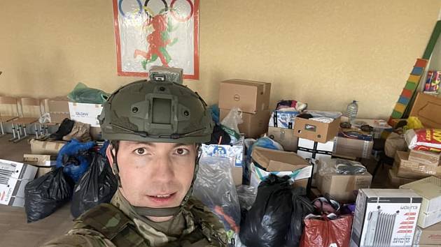 Záběry z prozatím poslední cesty, které Team4Ukraine podnikl s dodávkami pomoci na válkou zmítanou Ukrajinu a fotografie zveřejnil na facebooku.