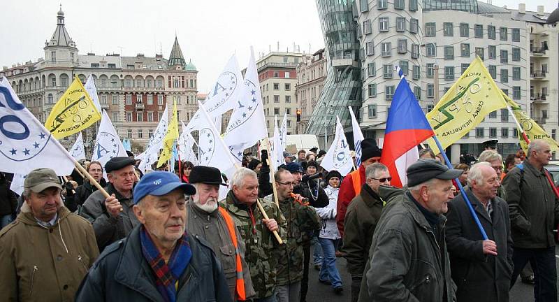 Protestní pochod odborářů proti korupci se konal v pátek v Praze. Vedl z Palackého náměstí na Malostranské náměstí.