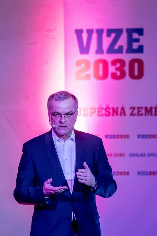 Roadshow TOP 09, která po všech krajích představuje lidem dokument Vize 2030, pokračovala 6. března v Praze. Miroslav Kalousek.