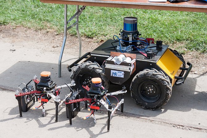 Roboti z ČVUT dobývají svět na soutěži DARPA nazvané UrbanCircuit ve zlatých dolech v USA.