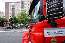 Policisté a hasiči zasahovali u požáru vozidla v Praze 5.