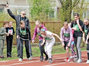 Projekt sportování školní mládeže Odznak všestrannosti olympijských vítězů v areálu Základní školy Generála Janouška na Černém Mostě v Praze.