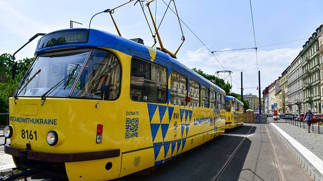 Nová tramvaj v národních barvách na podporu Ukrajiny.
