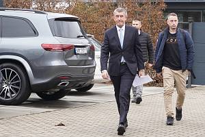 Andrej Babiš míří k soudu v kauze Čapí hnízdo.