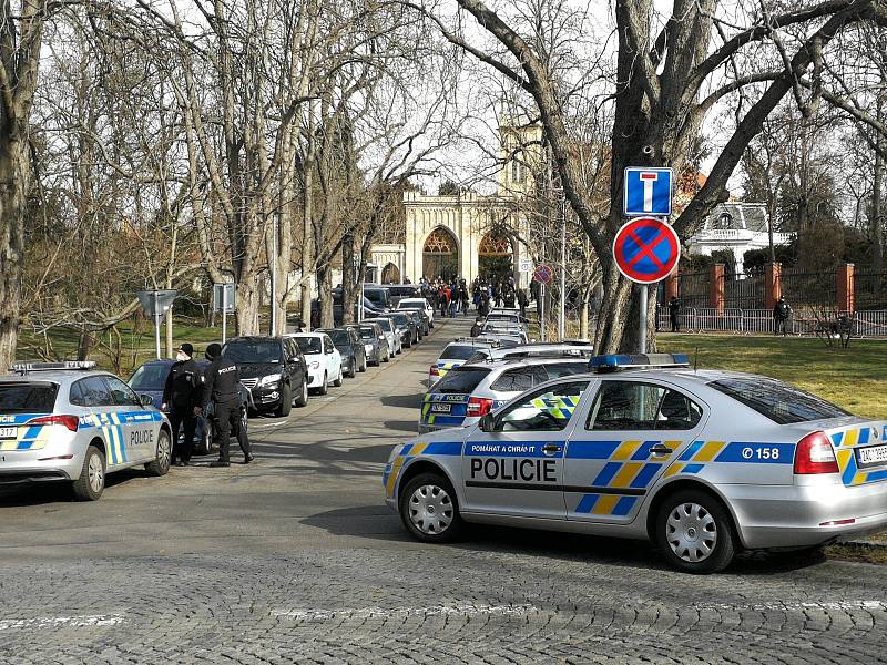 Protest před ruským velvyslanectvím v Praze 24. února 2022.