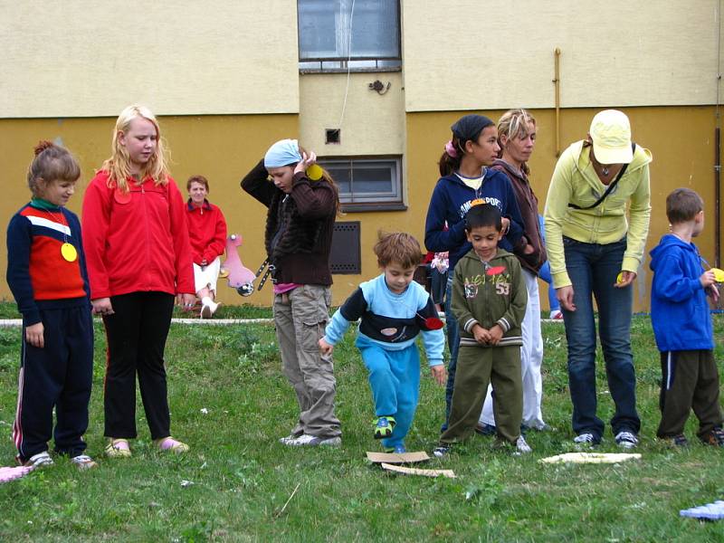 V Azylovém domě pro matky s dětmi v Kroměříži se ve čtvrtek 2. října 2008 konal Sportovní den pro děti.