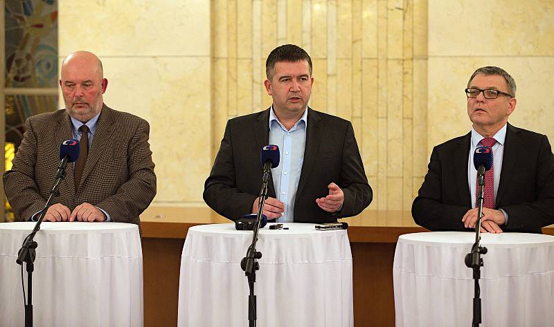 Ministři ČSSD Jan Hamáček, Lubomír Zaorálek, Miroslav Toman v Kroměříži.