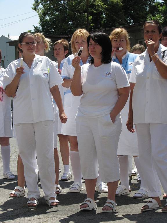 V kroměřížské nemocnici v úterý 24. června stávkovaly desítky zdravotníků.