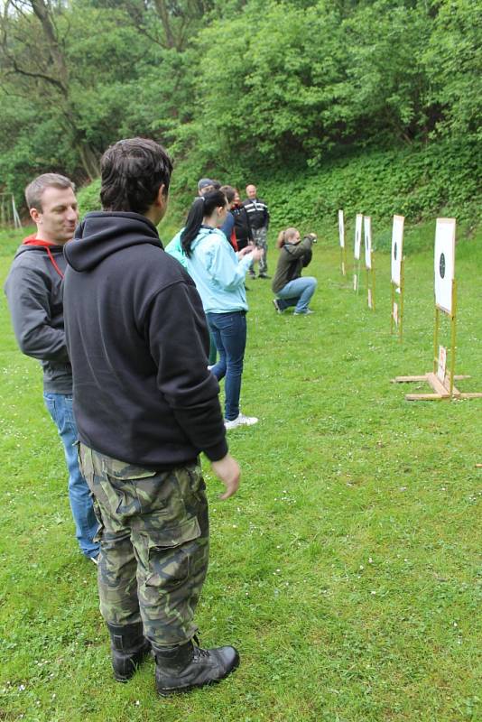 Na Kvasické střelnici v sobotu už podruhé soutěžili o titul Krále střelců. Čtyřicet závodníků se snažilo neminout černý terč a nasbírat tak co nejvíce bodů.