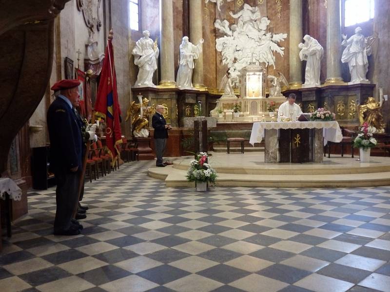 Holešovští výsadkáři si připomenuli srpnové události před 52 lety.