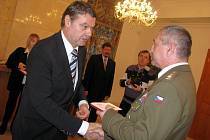 Ocenit vojenské veterány přijel v úterý do Kroměříže generální konzul Ruské federace Valerij Děrgačev.