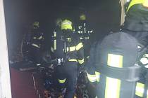 U požáru domku v zahrádkářské kolonii v Dobroticích zasahovalo v pátek 25. února hned několik jednotek hasičů.