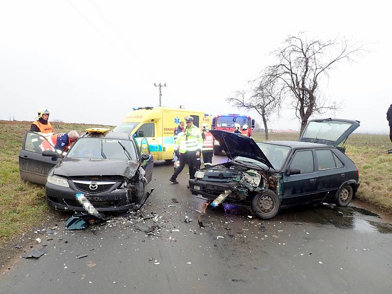 Pět lidí se zranilo při dopravní nehodě u Ratají v sobotu 18. ledna.