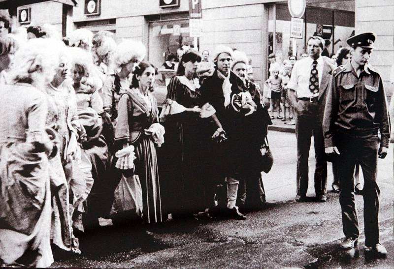 Výstava fotografií Petra Našice (1964) dokumentující natáčení filmu AMADEUS Miloše Formana v Praze 