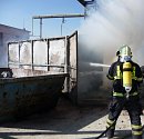 Sklad nebezpečného obchodu vzplanul v pátek 21. března odpoledne. Díky rychlému zpozorování a následnému zásahu hasičů ušetřila firma alespoň tři sta tisíc korun.