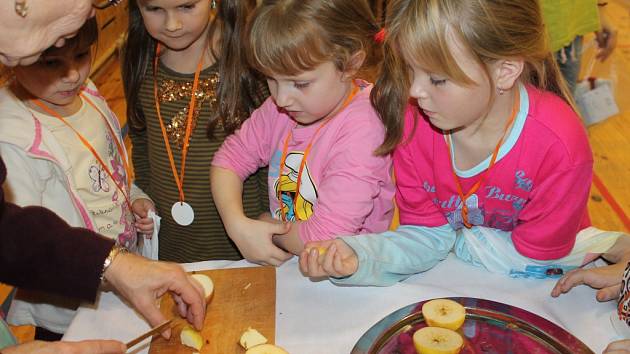 Ve středisku volného času TyMy připravili pro děti základních a mateřských škol adventní program s dílničkami.