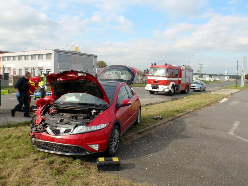 Nedělní nehodu v Kroměříži má na svědomí řidič, který se při ní vážně zranil