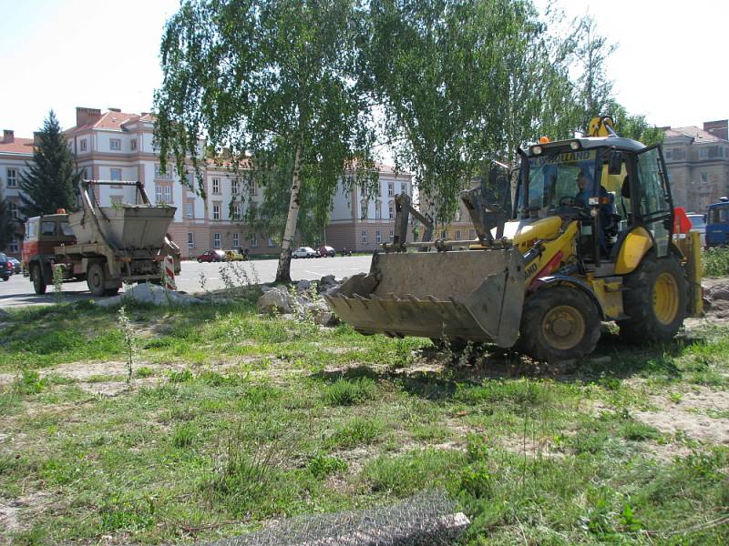 V Kroměříži se začalo s plánovanou přestavbou Hanáckého náměstí.